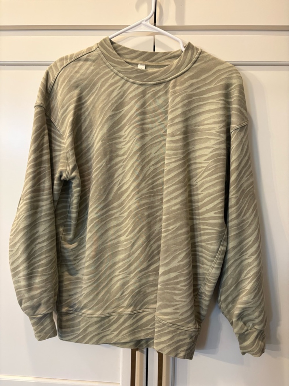 Lululemon - Woman’s Sweatshirt - Size 4